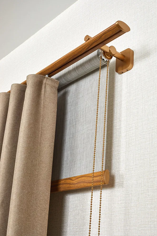 Curtain rod with a roller blind behind – picture 2