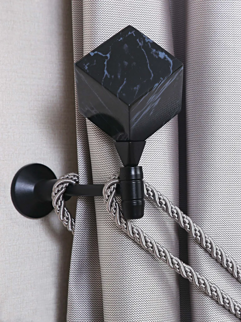 Guzzi Pro Collection curtain rod